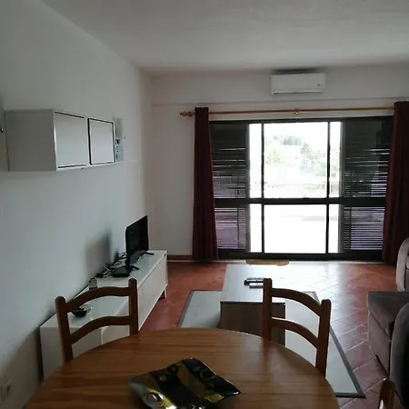 Em Αλμπουφέιρα